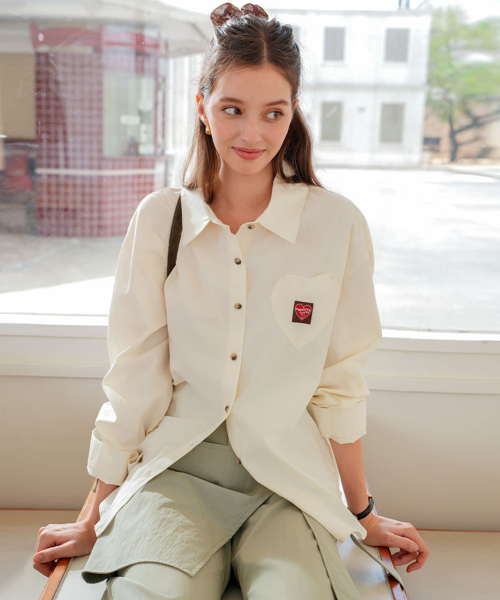 PIGMENT(ピグメント)の「ハートパッチラベルシャツ/シャツ (KYNB2606004)(シャツ/ブラウス・レディース・アイボリー/ネイビー/ピンク・FREE)」の5枚目の写真