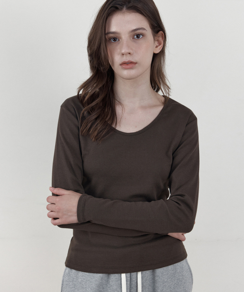 WEDNESDAYOASISFORWOMEN(ウェンズデー オアシス フォー ウーマン)の「ソフトスクープネック長袖Tシャツ_BROWN(WB6TP46)(Tシャツ/カットソー・レディース・ブラウン・FREE)」の2枚目の写真