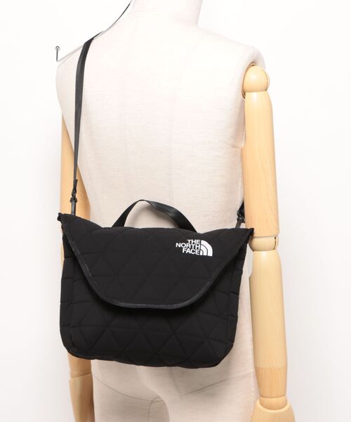 THE NORTH FACE(ザノースフェイス)の「THE NORTH FACE/ザ・ノース・フェイス/Geoface Shoulder(ショルダーバッグ・メンズ・ブラック・F)」の11枚目の写真
