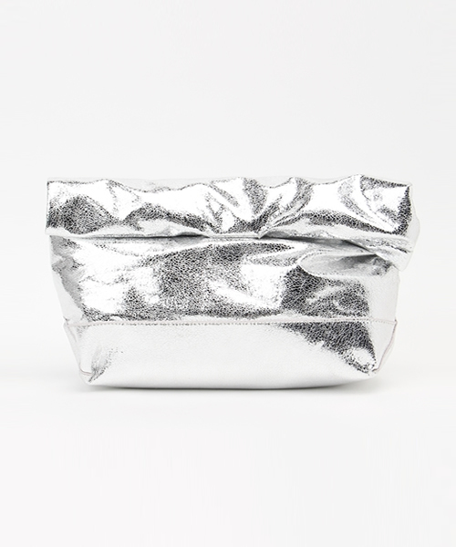 HARE（ハレ）の「メタリック2WAYロールクラッチBAG(HARE)（クラッチバッグ・レディース・ブラック/シルバー・ONE SIZE）」の2枚目の写真