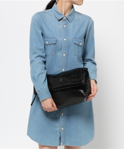 HARE（ハレ）の「メタリック2WAYロールクラッチBAG(HARE)（クラッチバッグ・レディース・ブラック/シルバー・ONE SIZE）」の9枚目の写真