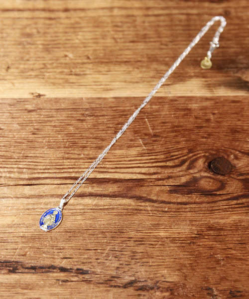 amp japan（アンプジャパン）の「Grand Medaille Miraculeuse　Necklace -Blue Epoxy-（ネックレス・メンズ・シルバー・FREE）」の2枚目の写真