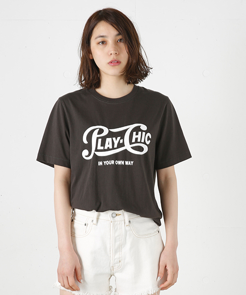 MOUSSY（マウジー）の「PLAY CHIC TSJ（Tシャツ/カットソー・レディース・ホワイト/ライトブラック/レッド/ネイビー・FREE）」の2枚目の写真