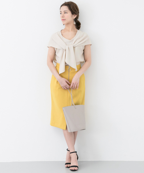 URBAN RESEARCH(アーバンリサーチ)の「UR 前結びドビークロスブラウス(シャツ/ブラウス・レディース・キャメル/ベージュ系その他/ネイビー・FREE)」の4枚目の写真