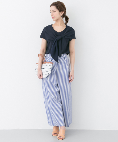 URBAN RESEARCH(アーバンリサーチ)の「UR 前結びドビークロスブラウス(シャツ/ブラウス・レディース・キャメル/ベージュ系その他/ネイビー・FREE)」の5枚目の写真