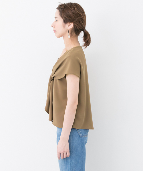 URBAN RESEARCH(アーバンリサーチ)の「UR 前結びドビークロスブラウス(シャツ/ブラウス・レディース・キャメル/ベージュ系その他/ネイビー・FREE)」の8枚目の写真