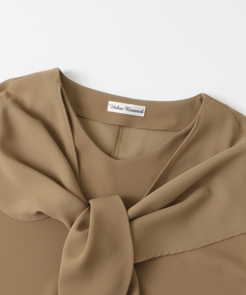 URBAN RESEARCH(アーバンリサーチ)の「UR 前結びドビークロスブラウス(シャツ/ブラウス・レディース・キャメル/ベージュ系その他/ネイビー・FREE)」の10枚目の写真