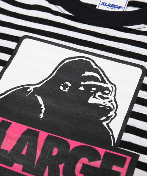 XLARGE KIDS(エクストララージキッズ)の「STRIPED S/S TEE “OG”(Tシャツ/カットソー・キッズ・ブラック/レッド・2T/4T/5T/6T)」の3枚目の写真