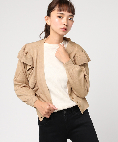 earth music&ecology（アースミュージックアンドエコロジー）の「ラッフルショートニットカーディガン（カーディガン/ボレロ・レディース・ライトグレー/ブラック/バーガンディー/ライトベージュ・FREE）」の3枚目の写真