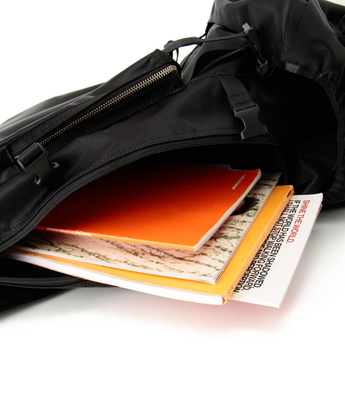 PORTER（ポーター）の「PORTER LIFT RUCKSACK <B印 YOSHIDA SELECT>（バックパック/リュック・メンズ・ブラック/カーキ/ネイビー/その他1・ONE SIZE）」の17枚目の写真