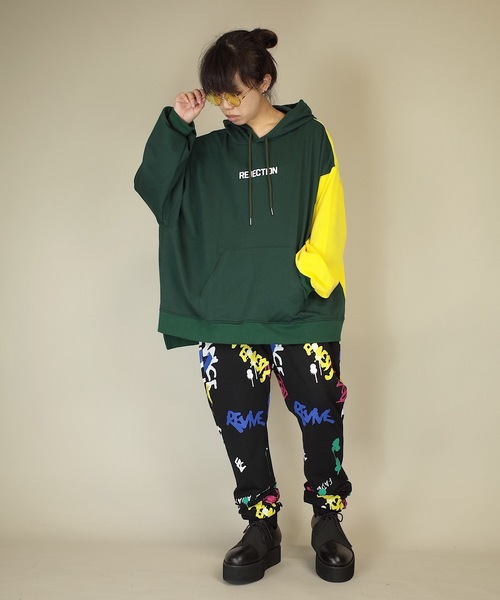 rovtski(ロフトスキー)の「rovtski 【ビッグシルエット】裏毛 プリント BIG PARKA F(パーカー・レディース・ホワイト/ブラック/グリーン・FREE)」の5枚目の写真