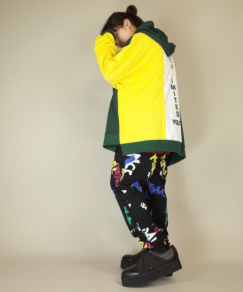 rovtski(ロフトスキー)の「rovtski 【ビッグシルエット】裏毛 プリント BIG PARKA F(パーカー・レディース・ホワイト/ブラック/グリーン・FREE)」の7枚目の写真