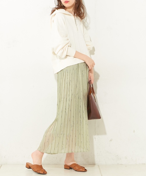 natural couture(ナチュラルクチュール)の「柄アソートロングプリーツスカート(スカート・レディース・ホワイト系その他/ブラック系その他/グリーン系その他/オレンジ系その他/ドット・FREE)」の4枚目の写真