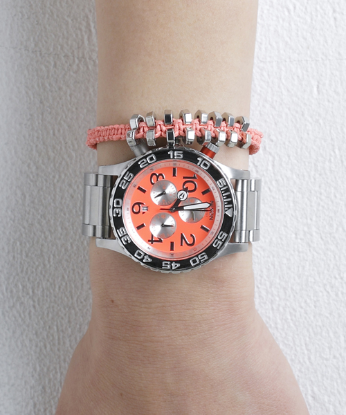 NIXON(ニクソン)の「THE 42-20 CHRONO(アナログ腕時計・レディース・ブラック/ホワイト/コーラル/シルバー系その他・FREE)」の1枚目の写真