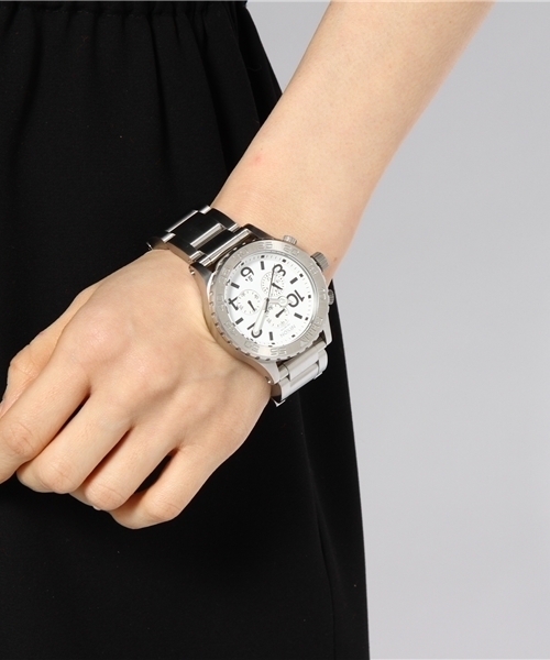 NIXON(ニクソン)の「THE 42-20 CHRONO(アナログ腕時計・レディース・ブラック/ホワイト/コーラル/シルバー系その他・FREE)」の6枚目の写真