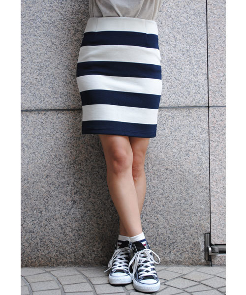 SILAS(サイラス)の「BORDER PENCIL SKIRT(スカート・レディース・グレー/ネイビー・MEDIUM/SMALL)」の2枚目の写真