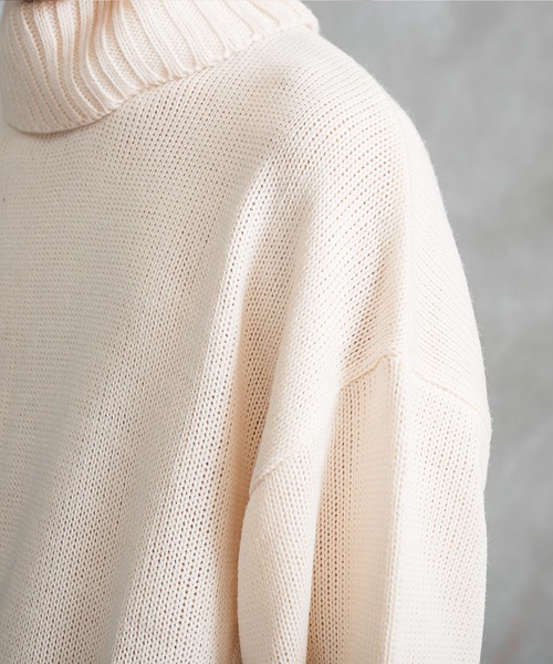 MinoriTY（マイノリティ）の「オフタートルビッグニット（ニット/セーター・メンズ・ホワイト/ブラック/ベージュ・LL/M/L）」の10枚目の写真