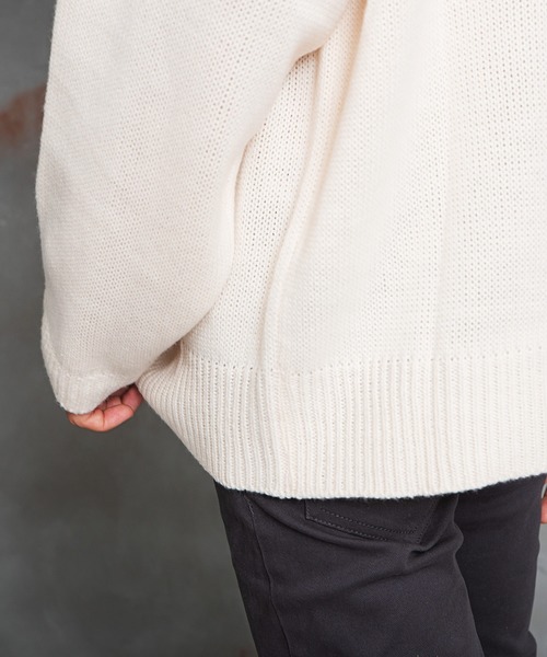 MinoriTY（マイノリティ）の「オフタートルビッグニット（ニット/セーター・メンズ・ホワイト/ブラック/ベージュ・LL/M/L）」の7枚目の写真