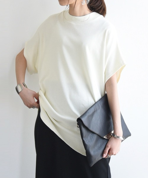 and it_(アンドイット)の「BeコルテVネックドルマンカットソー(半袖)(Tシャツ/カットソー・レディース・チャコール/ライトカーキ/ライトブラウン/アイボリー/ブラック/ブルーグリーン/ライトグレー/ベージュ/パープル/レッド/ブルー/グリーン/ホワイト系1/ホワイト系2/ブラウン系1/ブラウン系2/ターコイズブルー系2/レッド系1/レッド系2/ブラック系2/カーキ系2/グリーン系1/ブルー系2/パープル系2/ブルー系1/ベージュ系2/グリーン系2/パープル系1/グレー系2/ライトグレー系1/ライトグレー系2/グレー系1/ベージュ系1/カーキ系1/ブラック系1・FREE)」の4枚目の写真