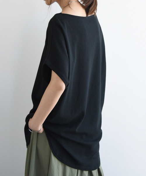 and it_(アンドイット)の「BeコルテVネックドルマンカットソー(半袖)(Tシャツ/カットソー・レディース・チャコール/ライトカーキ/ライトブラウン/アイボリー/ブラック/ブルーグリーン/ライトグレー/ベージュ/パープル/レッド/ブルー/グリーン/ホワイト系1/ホワイト系2/ブラウン系1/ブラウン系2/ターコイズブルー系2/レッド系1/レッド系2/ブラック系2/カーキ系2/グリーン系1/ブルー系2/パープル系2/ブルー系1/ベージュ系2/グリーン系2/パープル系1/グレー系2/ライトグレー系1/ライトグレー系2/グレー系1/ベージュ系1/カーキ系1/ブラック系1・FREE)」の6枚目の写真