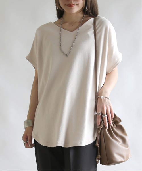 and it_(アンドイット)の「BeコルテVネックドルマンカットソー(半袖)(Tシャツ/カットソー・レディース・チャコール/ライトカーキ/ライトブラウン/アイボリー/ブラック/ブルーグリーン/ライトグレー/ベージュ/パープル/レッド/ブルー/グリーン/ホワイト系1/ホワイト系2/ブラウン系1/ブラウン系2/ターコイズブルー系2/レッド系1/レッド系2/ブラック系2/カーキ系2/グリーン系1/ブルー系2/パープル系2/ブルー系1/ベージュ系2/グリーン系2/パープル系1/グレー系2/ライトグレー系1/ライトグレー系2/グレー系1/ベージュ系1/カーキ系1/ブラック系1・FREE)」の16枚目の写真