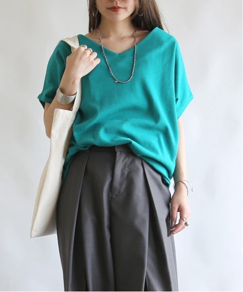 and it_(アンドイット)の「BeコルテVネックドルマンカットソー(半袖)(Tシャツ/カットソー・レディース・チャコール/ライトカーキ/ライトブラウン/アイボリー/ブラック/ブルーグリーン/ライトグレー/ベージュ/パープル/レッド/ブルー/グリーン/ホワイト系1/ホワイト系2/ブラウン系1/ブラウン系2/ターコイズブルー系2/レッド系1/レッド系2/ブラック系2/カーキ系2/グリーン系1/ブルー系2/パープル系2/ブルー系1/ベージュ系2/グリーン系2/パープル系1/グレー系2/ライトグレー系1/ライトグレー系2/グレー系1/ベージュ系1/カーキ系1/ブラック系1・FREE)」の19枚目の写真