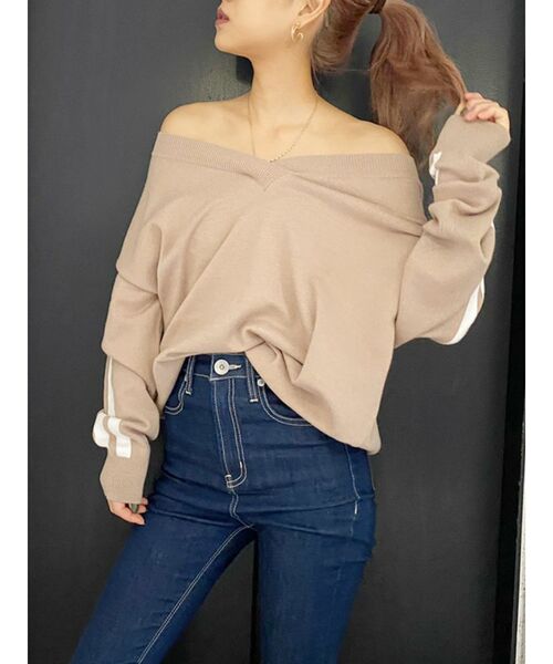 GYDA（ジェイダ）の「2linesVネックニットTOPS（ニット/セーター・レディース・ブラック/ベージュ/オフホワイト/ピンク・FREE）」の3枚目の写真