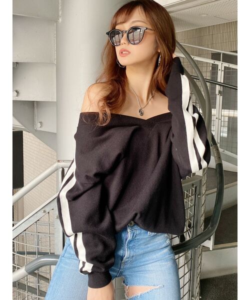 GYDA（ジェイダ）の「2linesVネックニットTOPS（ニット/セーター・レディース・ブラック/ベージュ/オフホワイト/ピンク・FREE）」の2枚目の写真