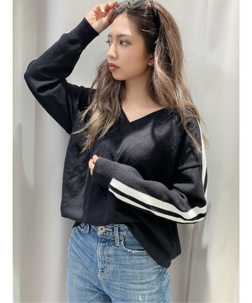 GYDA（ジェイダ）の「2linesVネックニットTOPS（ニット/セーター・レディース・ブラック/ベージュ/オフホワイト/ピンク・FREE）」の14枚目の写真