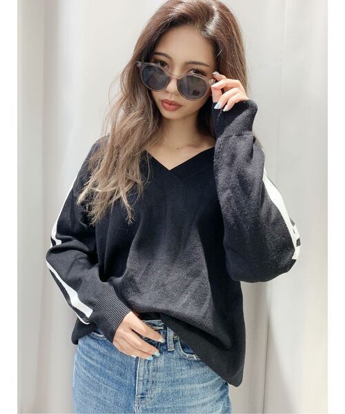 GYDA（ジェイダ）の「2linesVネックニットTOPS（ニット/セーター・レディース・ブラック/ベージュ/オフホワイト/ピンク・FREE）」の8枚目の写真