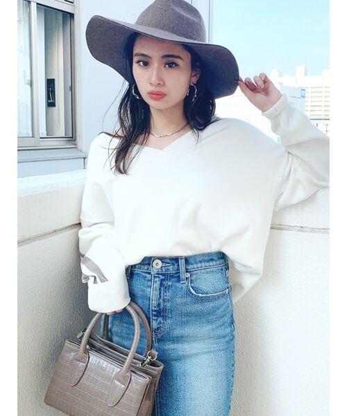 GYDA（ジェイダ）の「2linesVネックニットTOPS（ニット/セーター・レディース・ブラック/ベージュ/オフホワイト/ピンク・FREE）」の11枚目の写真