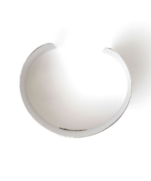 SHIPS（シップス）の「a.v.max:型押しバングル（ブレスレット・レディース・シルバー・ONE SIZE）」の3枚目の写真