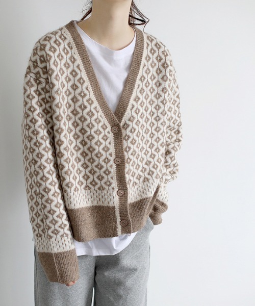 ABITOKYO（アビトーキョー）の「ジャガード柄 ランダム配色トライバル ニットカーディガン（カーディガン/ボレロ・レディース・ブラック/ベージュ/ブラウン/ピンク/ネイビー/カーキ・FREE）」の14枚目の写真