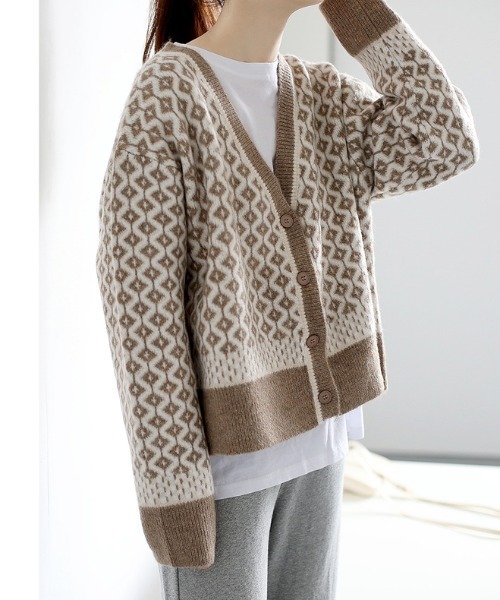 ABITOKYO（アビトーキョー）の「ジャガード柄 ランダム配色トライバル ニットカーディガン（カーディガン/ボレロ・レディース・ブラック/ベージュ/ブラウン/ピンク/ネイビー/カーキ・FREE）」の18枚目の写真