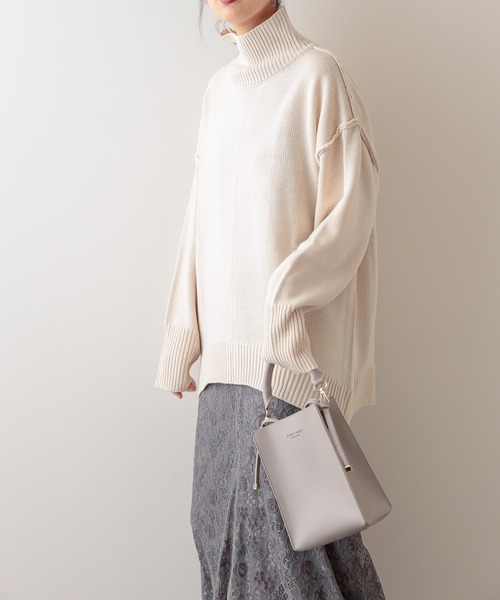 natural couture（ナチュラルクチュール）の「タートルバックスリットニットプルオーバー（ニット/セーター・レディース・アイボリー/ブラック/ライトベージュ/カーキ/ブラウン/ピンク・FREE）」の2枚目の写真