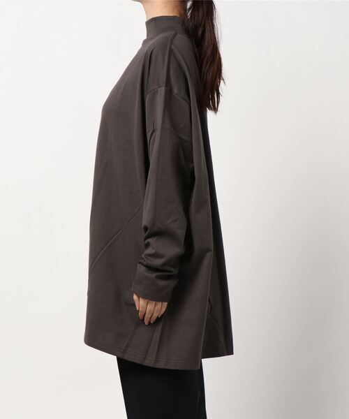 DouDou（ドゥドゥ）の「モックネックチュニックT（Tシャツ/カットソー・レディース・モカ/オフホワイト/ブラック/チャコールグレー・FREE）」の6枚目の写真