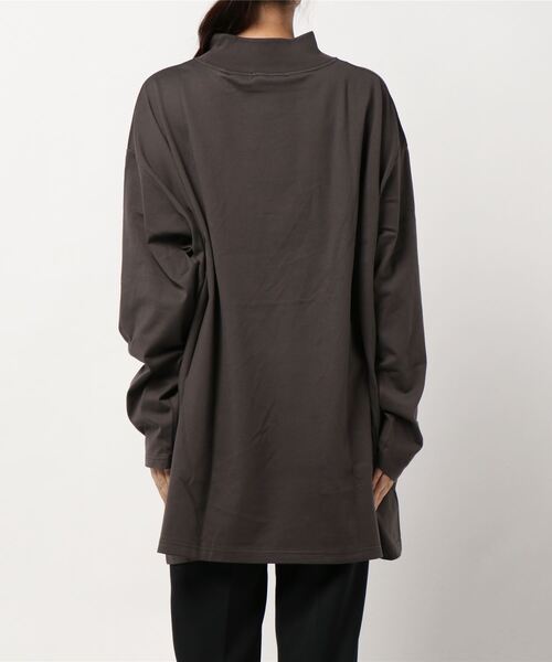 DouDou（ドゥドゥ）の「モックネックチュニックT（Tシャツ/カットソー・レディース・モカ/オフホワイト/ブラック/チャコールグレー・FREE）」の5枚目の写真