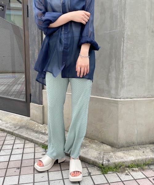 Kastane(カスタネ)の「ふくれジャガードフレアパンツ(その他パンツ・レディース・オフホワイト/ライトベージュ/ブラック/ミント・FREE)」の4枚目の写真