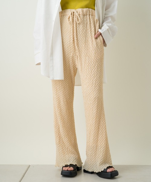 Kastane(カスタネ)の「ふくれジャガードフレアパンツ(その他パンツ・レディース・オフホワイト/ライトベージュ/ブラック/ミント・FREE)」の18枚目の写真