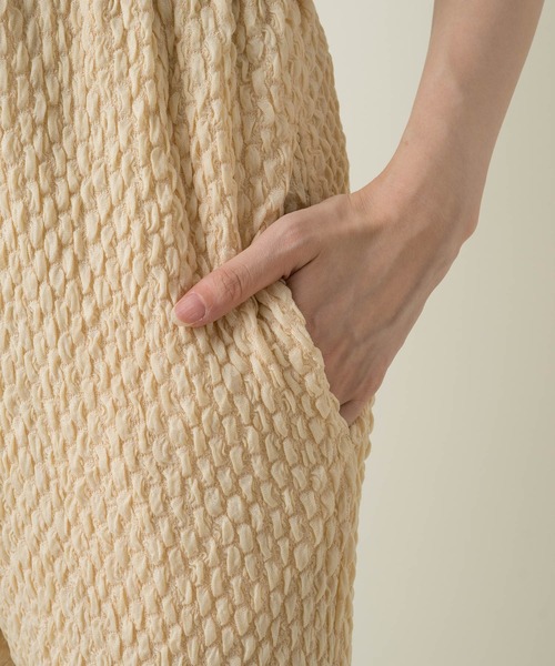 Kastane(カスタネ)の「ふくれジャガードフレアパンツ(その他パンツ・レディース・オフホワイト/ライトベージュ/ブラック/ミント・FREE)」の13枚目の写真