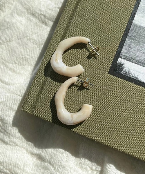 apres jour mignon(アプレジュールミニョン)の「【apresjour mignon×ARIAZ】アソートカラーピアス(ピアス(両耳用)・レディース・ライトブラウン/グレイッシュベージュ/モカ/アイボリー/オフホワイト/ダークブラウン/マスタード/その他・ONESIZE)」の1枚目の写真