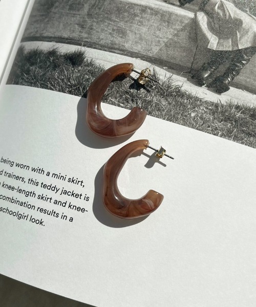 apres jour mignon(アプレジュールミニョン)の「【apresjour mignon×ARIAZ】アソートカラーピアス(ピアス(両耳用)・レディース・ライトブラウン/グレイッシュベージュ/モカ/アイボリー/オフホワイト/ダークブラウン/マスタード/その他・ONESIZE)」の10枚目の写真