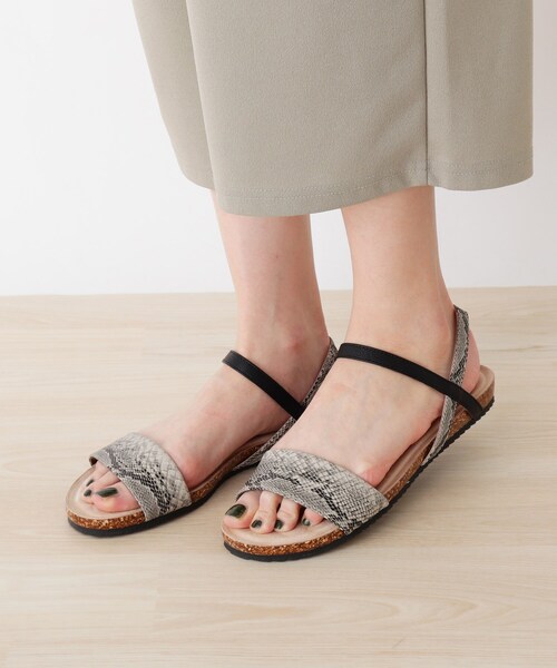 SHOO・LA・RUE(シューラルー)の「◆配色ストラップフラットサンダル(サンダル・レディース・ブラック系3/シルバー系4/ゴールド系4/ベージュ系その他2・25/35/45)」の13枚目の写真