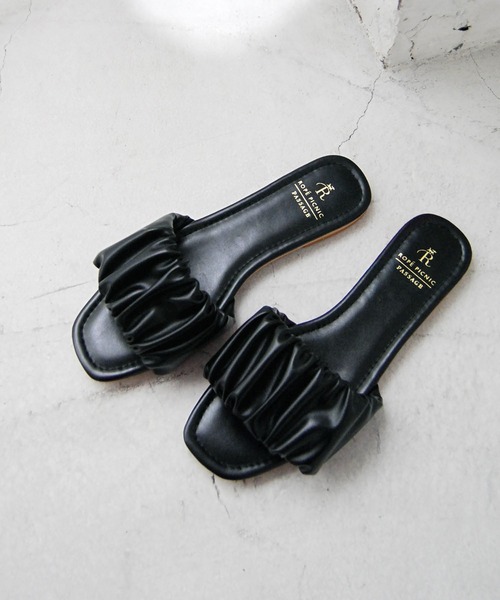 ROPE' PICNIC（ロペピクニック）の「シャーリングスライドフラットサンダル（サンダル・レディース・ブラック/ブラウン/グリーン系その他・M/L）」の2枚目の写真