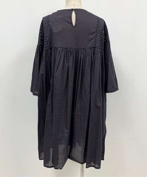 PICCIN（ピッチン）の「カットワークレース切り替えチュニック（シャツ/ブラウス・レディース・チャコールグレー/グリーン/オフホワイト・M）」の10枚目の写真