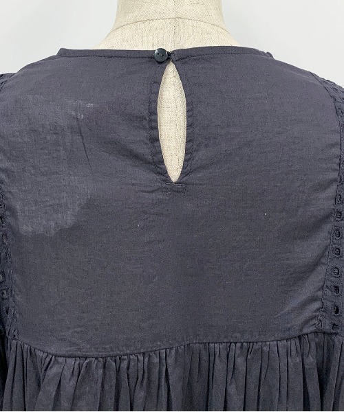 PICCIN（ピッチン）の「カットワークレース切り替えチュニック（シャツ/ブラウス・レディース・チャコールグレー/グリーン/オフホワイト・M）」の13枚目の写真