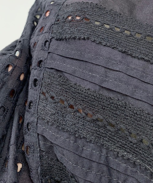 PICCIN（ピッチン）の「カットワークレース切り替えチュニック（シャツ/ブラウス・レディース・チャコールグレー/グリーン/オフホワイト・M）」の16枚目の写真