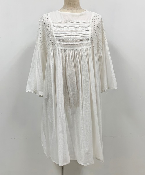 PICCIN（ピッチン）の「カットワークレース切り替えチュニック（シャツ/ブラウス・レディース・チャコールグレー/グリーン/オフホワイト・M）」の7枚目の写真