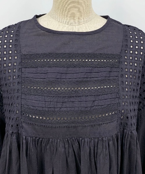 PICCIN（ピッチン）の「カットワークレース切り替えチュニック（シャツ/ブラウス・レディース・チャコールグレー/グリーン/オフホワイト・M）」の11枚目の写真