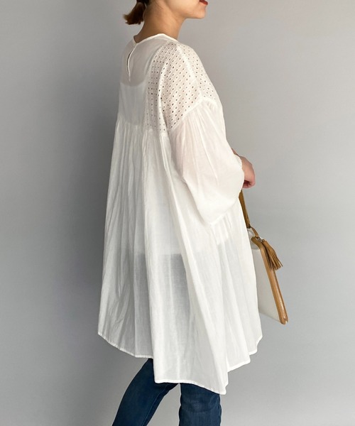 PICCIN（ピッチン）の「カットワークレース切り替えチュニック（シャツ/ブラウス・レディース・チャコールグレー/グリーン/オフホワイト・M）」の19枚目の写真